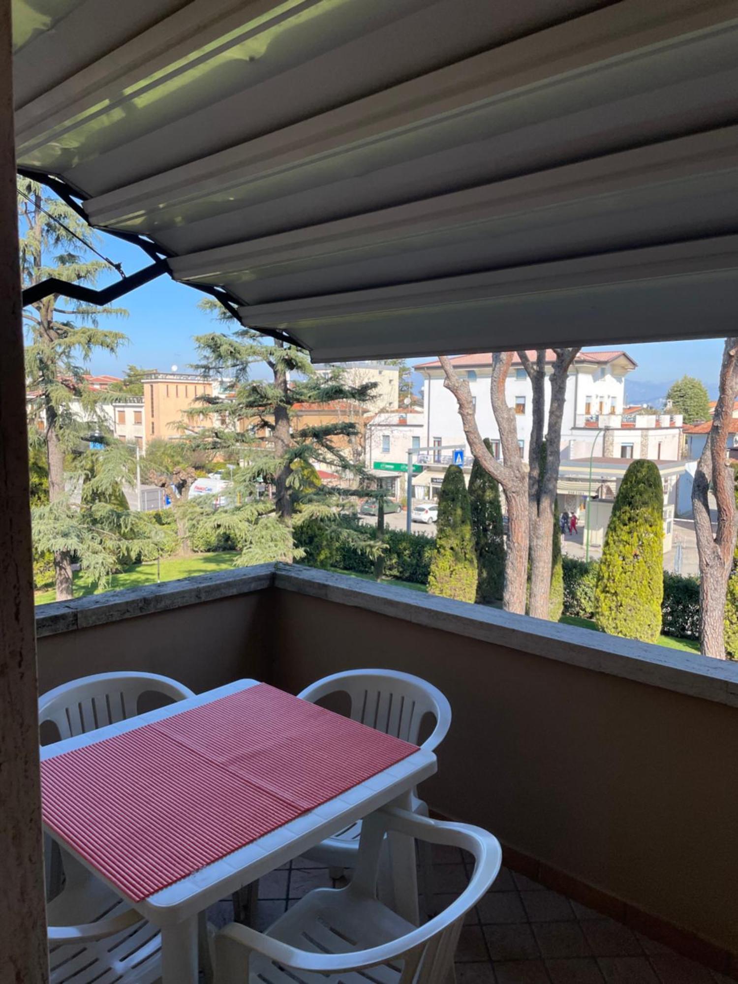 Nico'S Apartment Peschiera del Garda Bagian luar foto